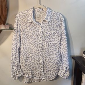 Rails "Ellis" Button Down Cheetah Print Shirt, White & Blue, size M